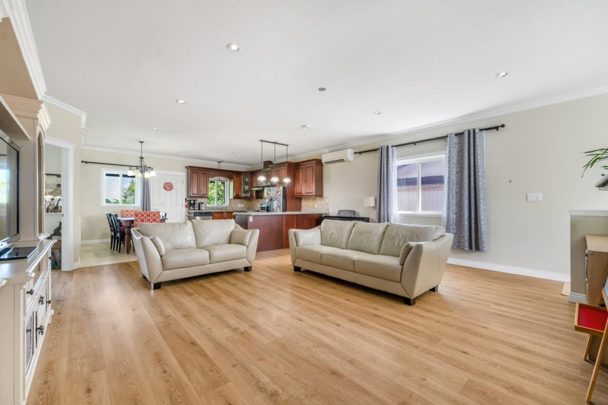 Family Room Photo of 4526 Inman Avenue, Burnaby, BC
