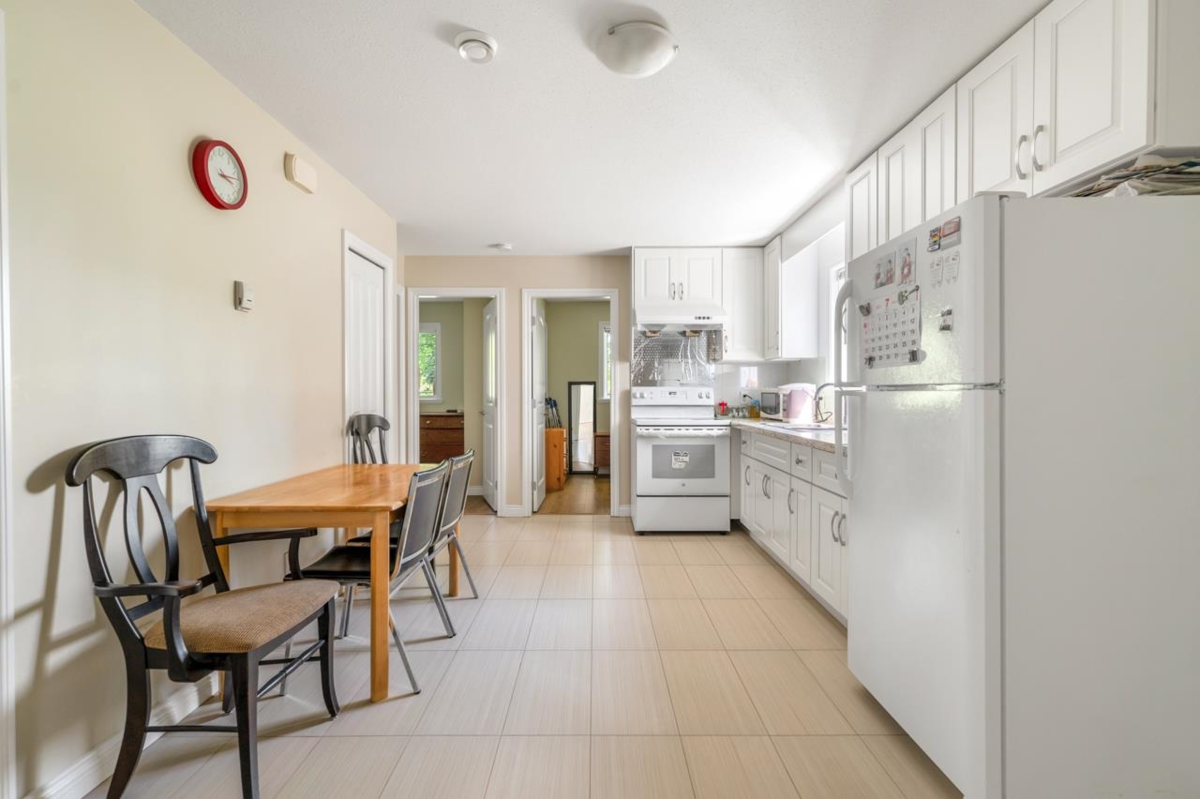 Guest Bathroom Photo of 4526 Inman Avenue, Burnaby, BC