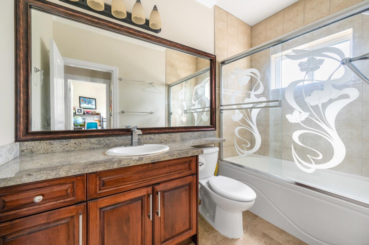 Primary Bathroom Photo of 4526 Inman Avenue, Burnaby, BC