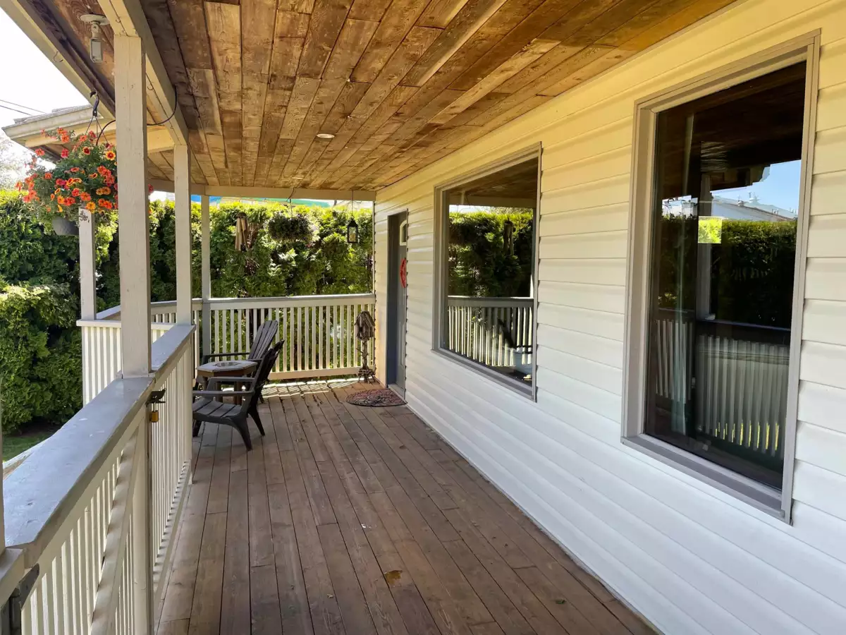 Kitchen Island Photo of 12460 113 Avenue, Surrey, BC