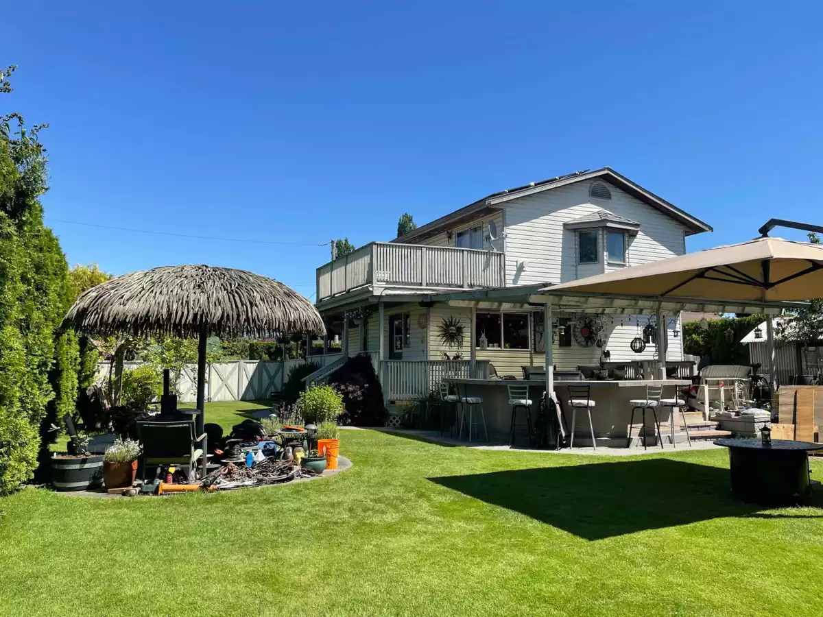 Kitchen Photo of 12460 113 Avenue, Surrey, BC