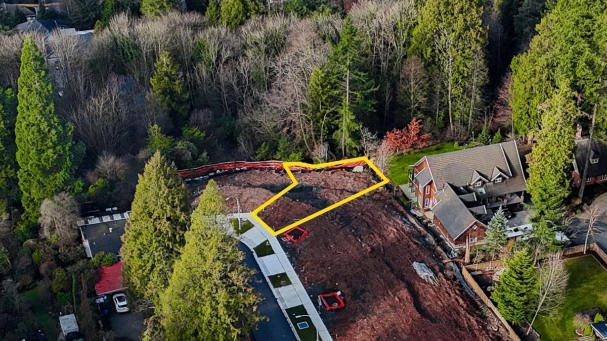 Kitchen Island Photo of 12621 106a Avenue, Surrey, BC
