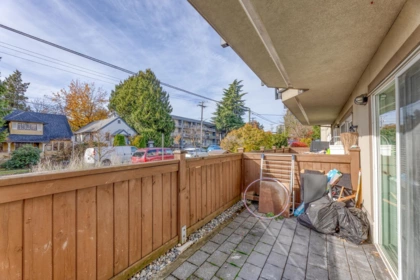Laundry Room Photo of 101 620 Blackford Street, New Westminster, BC