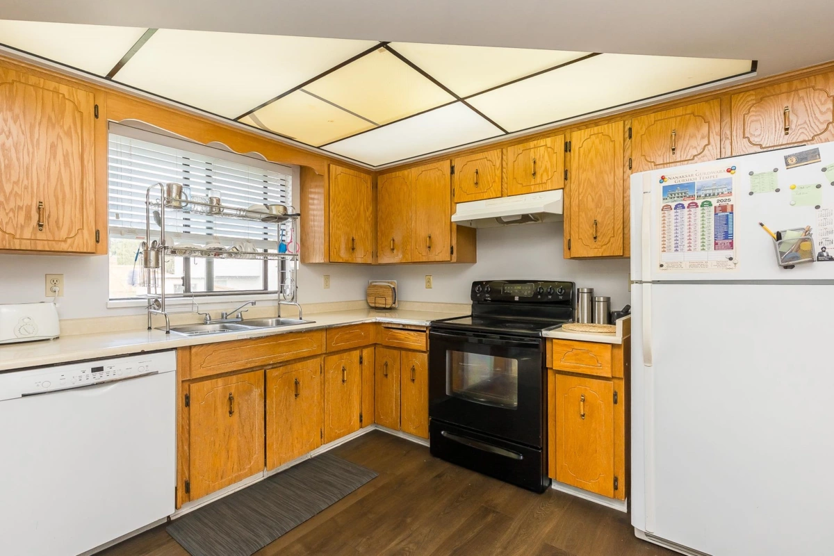 Breakfast Nook Photo of 31129 Gardner Avenue, Abbotsford, BC