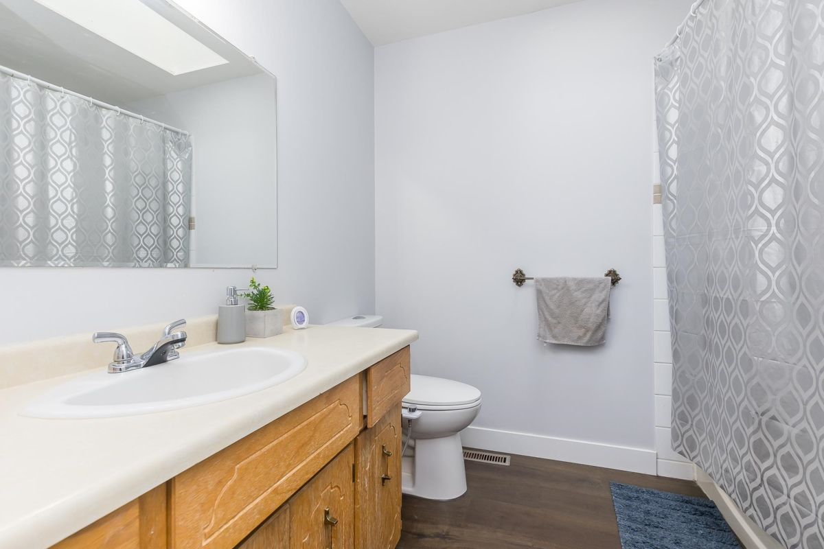 Hallway Photo of 31129 Gardner Avenue, Abbotsford, BC