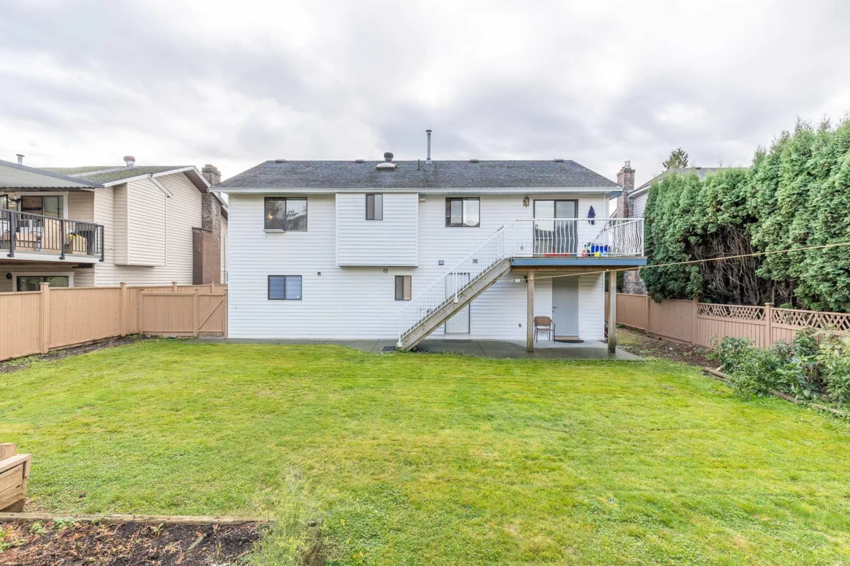 Swimming Pool Photo of 31129 Gardner Avenue, Abbotsford, BC