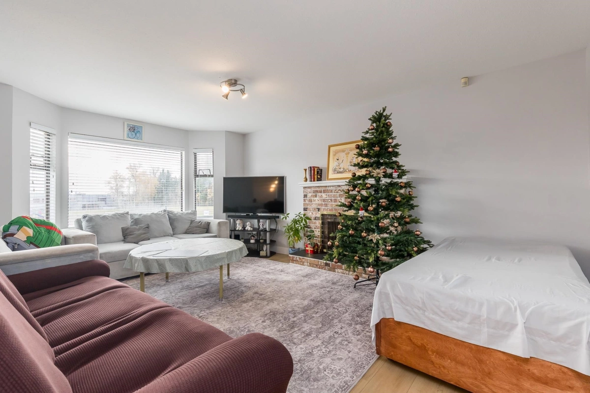 Walk-In Closet Photo of 31129 Gardner Avenue, Abbotsford, BC