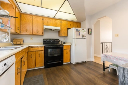 Kitchen Island Photo of 31129 Gardner Avenue, Abbotsford, BC