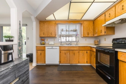 Kitchen Photo of 31129 Gardner Avenue, Abbotsford, BC