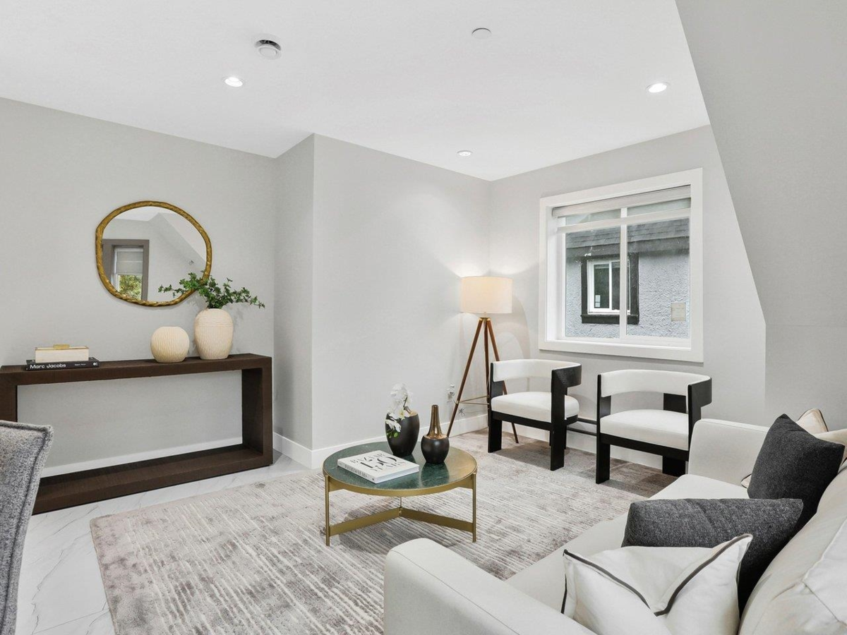Kitchen Island Photo of 1018 E 24th Avenue, Vancouver, BC