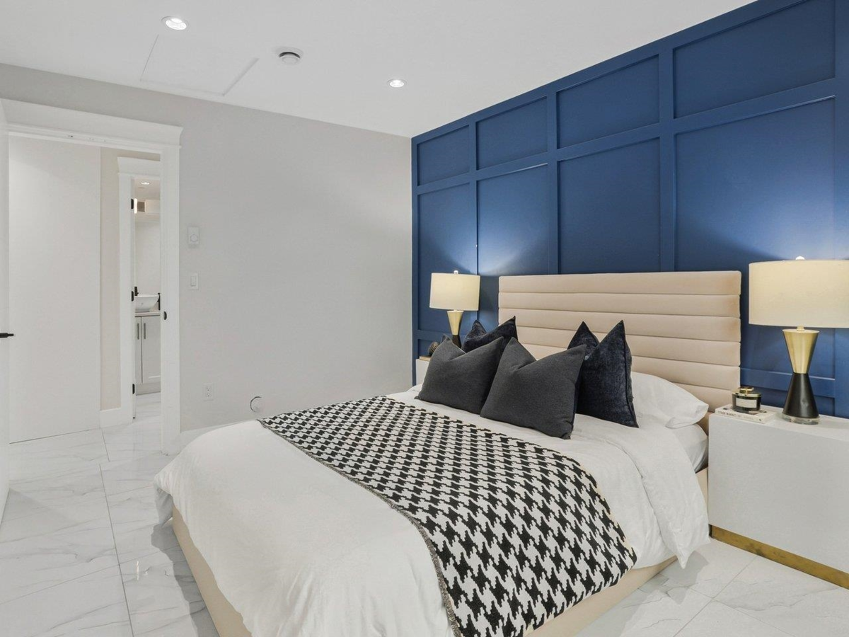 Powder Room Photo of 1018 E 24th Avenue, Vancouver, BC