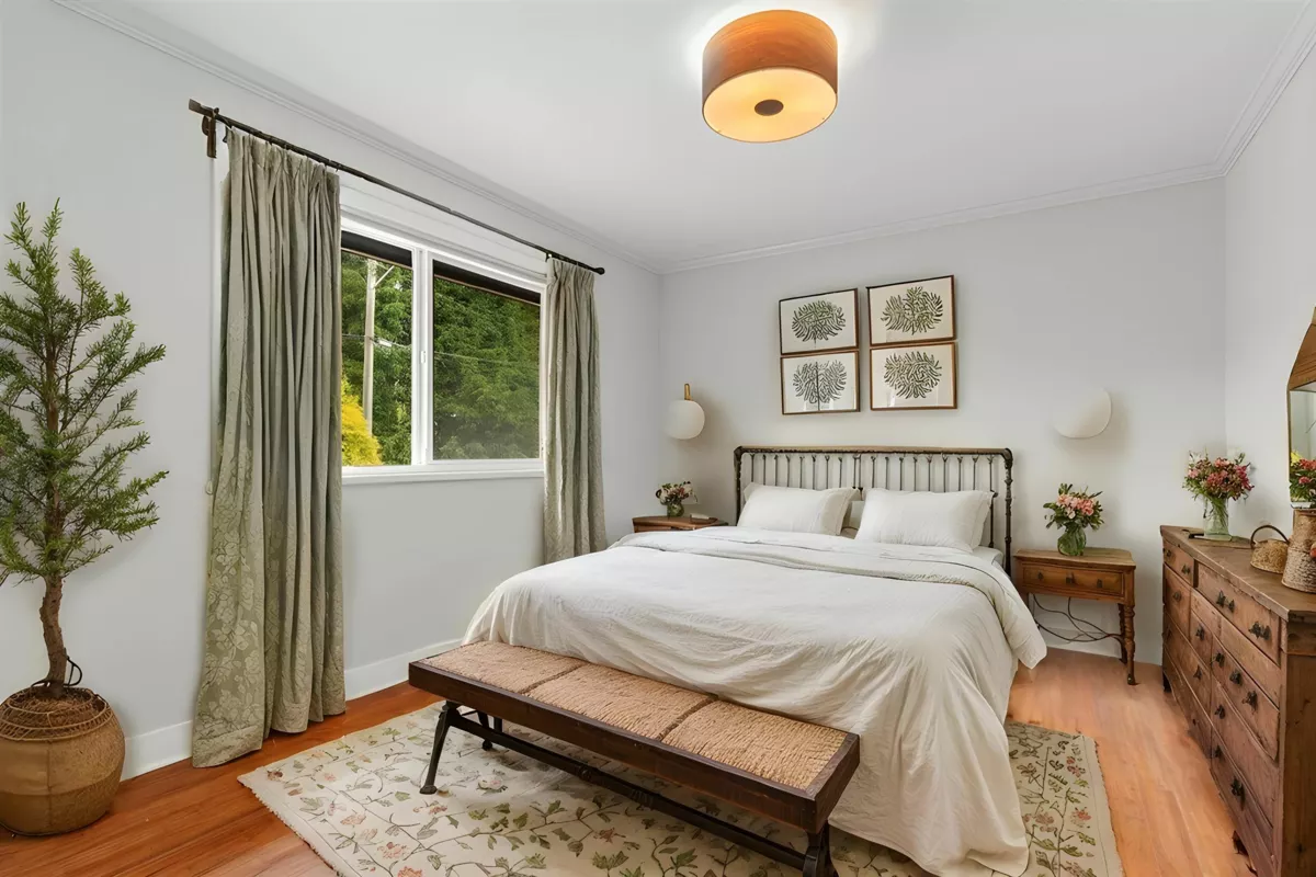 Bedroom 3 Photo of 13950 Blackburn Avenue, White Rock, BC