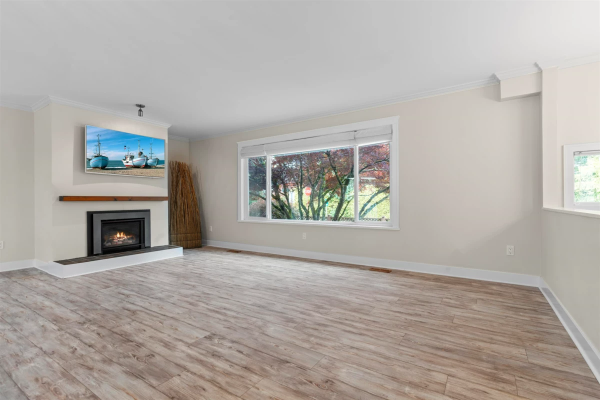 Family Room Photo of 13950 Blackburn Avenue, White Rock, BC