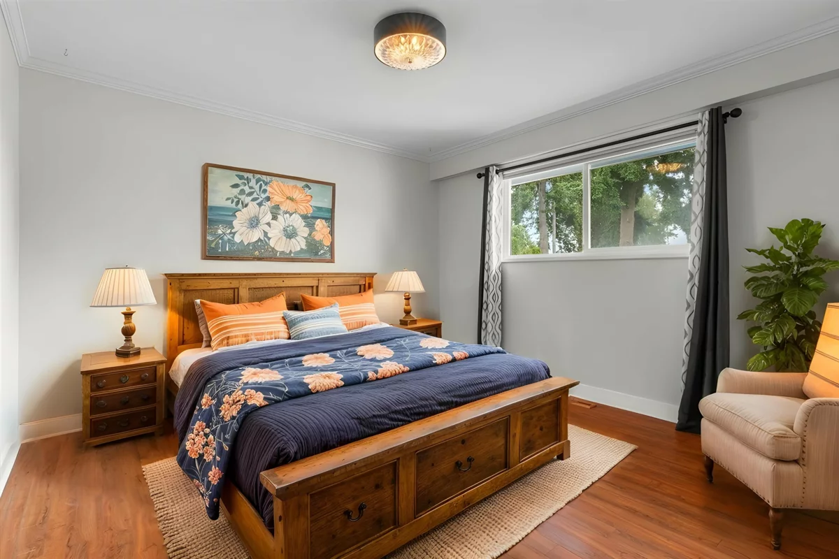 Guest Bathroom Photo of 13950 Blackburn Avenue, White Rock, BC