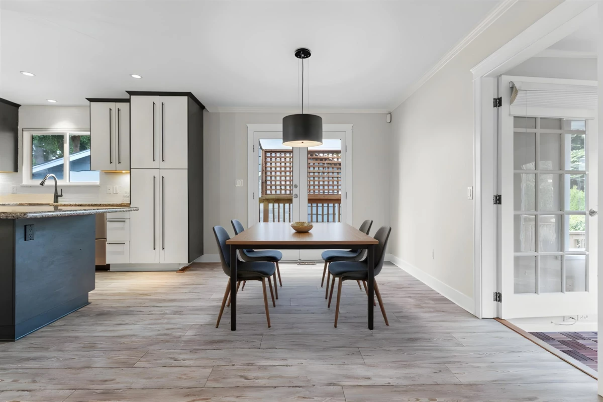Kitchen Island Photo of 13950 Blackburn Avenue, White Rock, BC