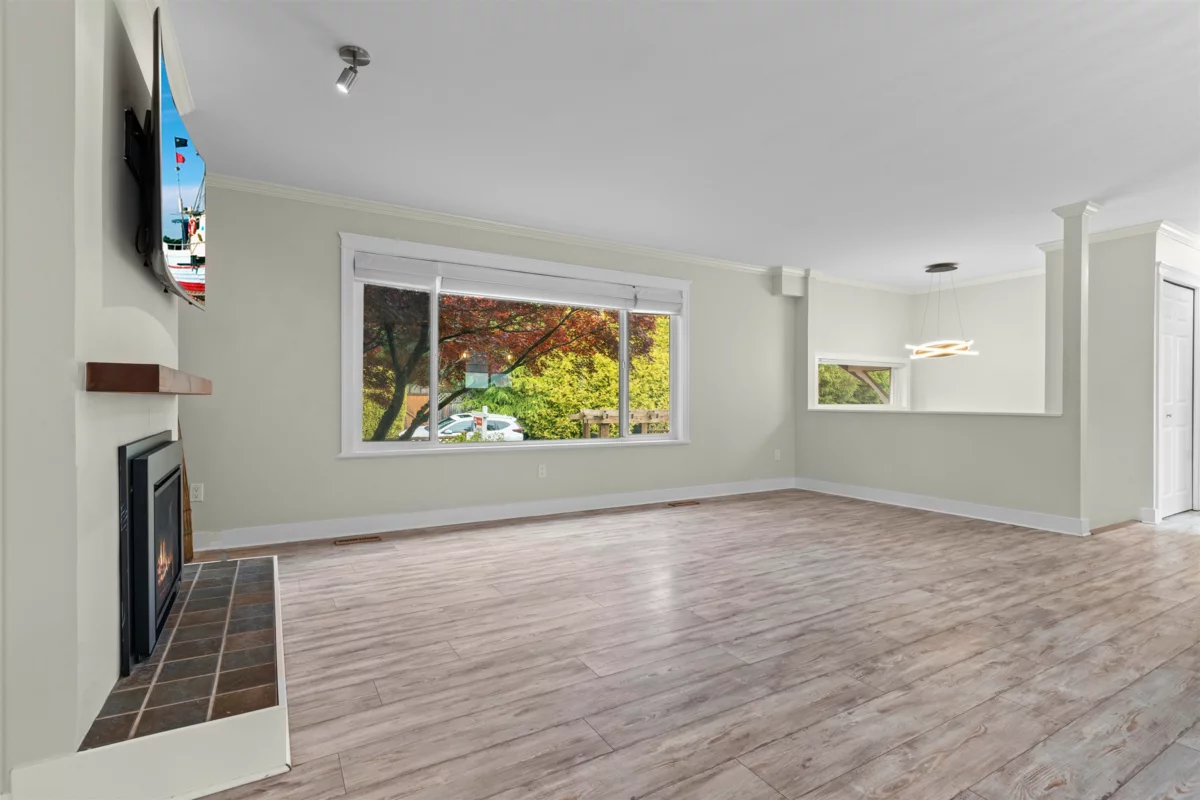 Kitchen Photo of 13950 Blackburn Avenue, White Rock, BC