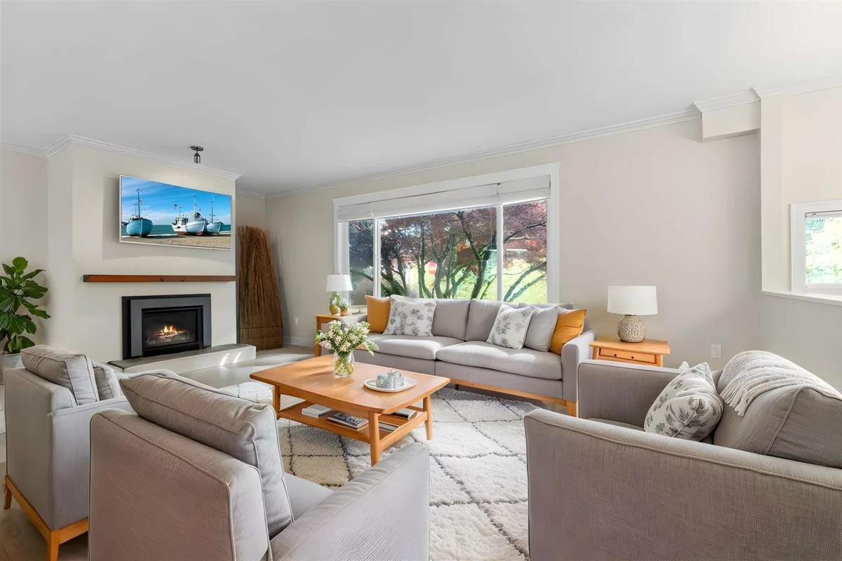 Living Room Photo of 13950 Blackburn Avenue, White Rock, BC