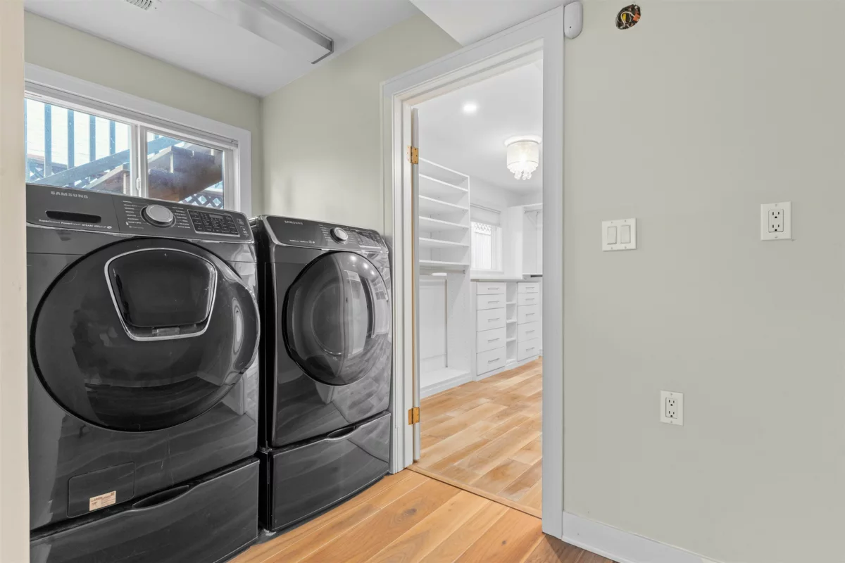 Mudroom Photo of 13950 Blackburn Avenue, White Rock, BC