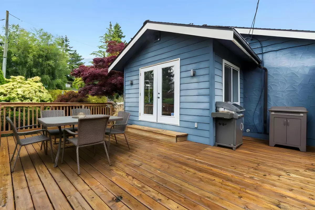 Staircase Photo of 13950 Blackburn Avenue, White Rock, BC