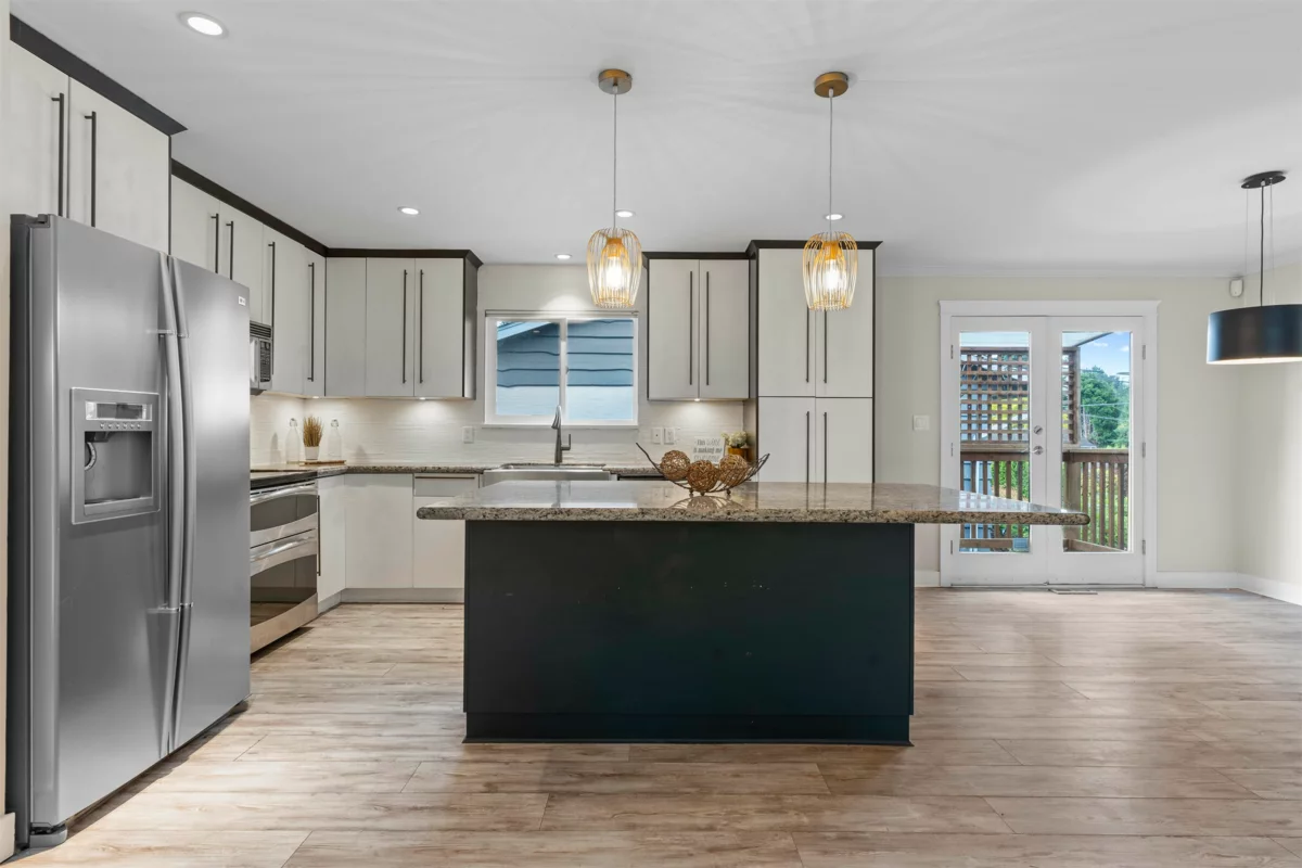 Walk-In Closet Photo of 13950 Blackburn Avenue, White Rock, BC