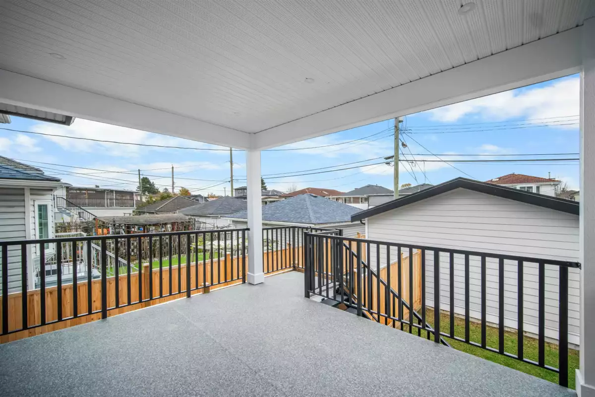 Breakfast Nook Photo of 2074 E 50th Avenue, Vancouver, BC