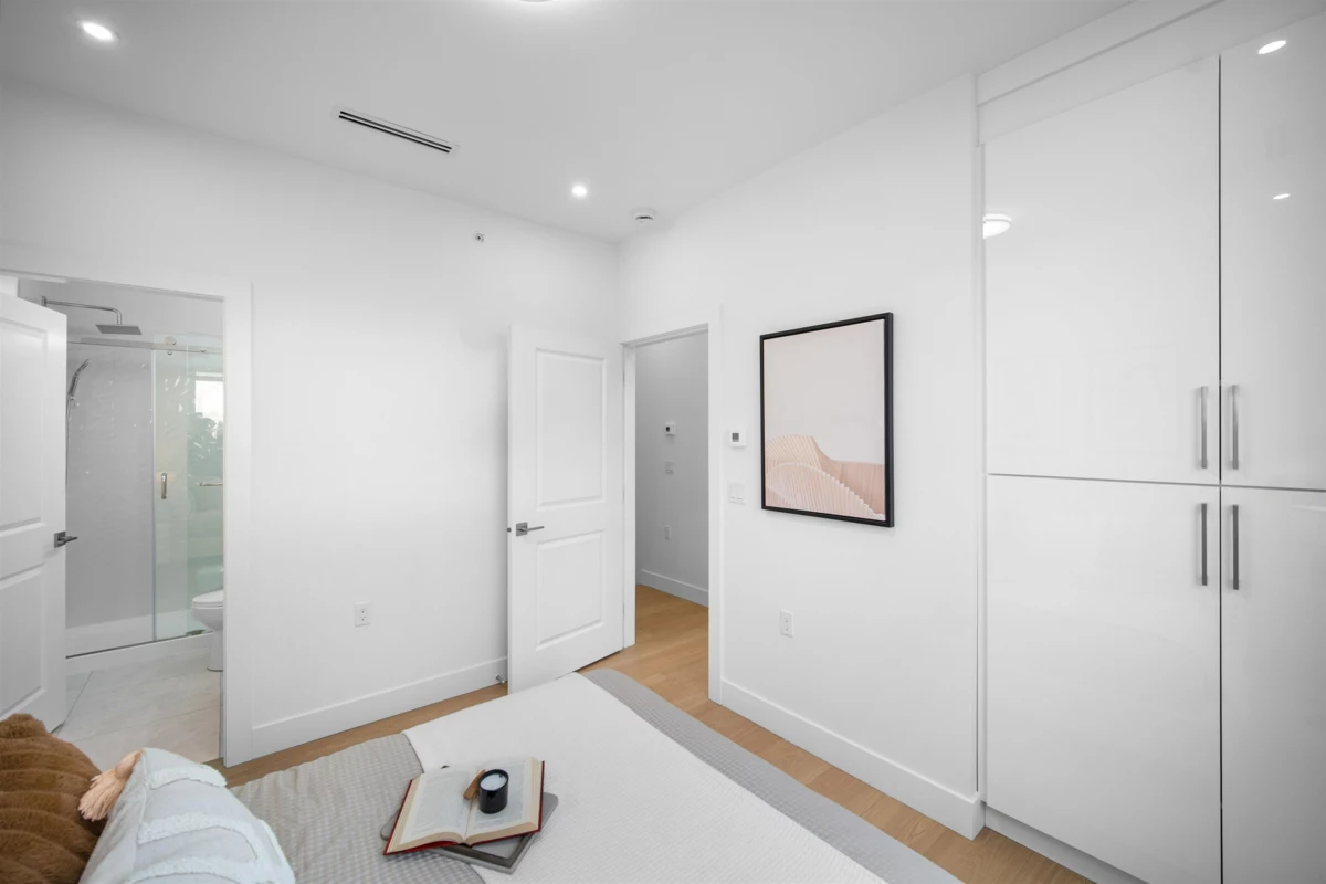 Primary Bathroom Photo of 2074 E 50th Avenue, Vancouver, BC