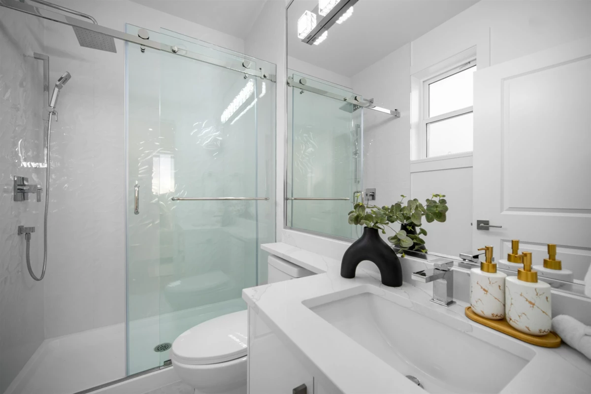 Walk-In Closet Photo of 2074 E 50th Avenue, Vancouver, BC