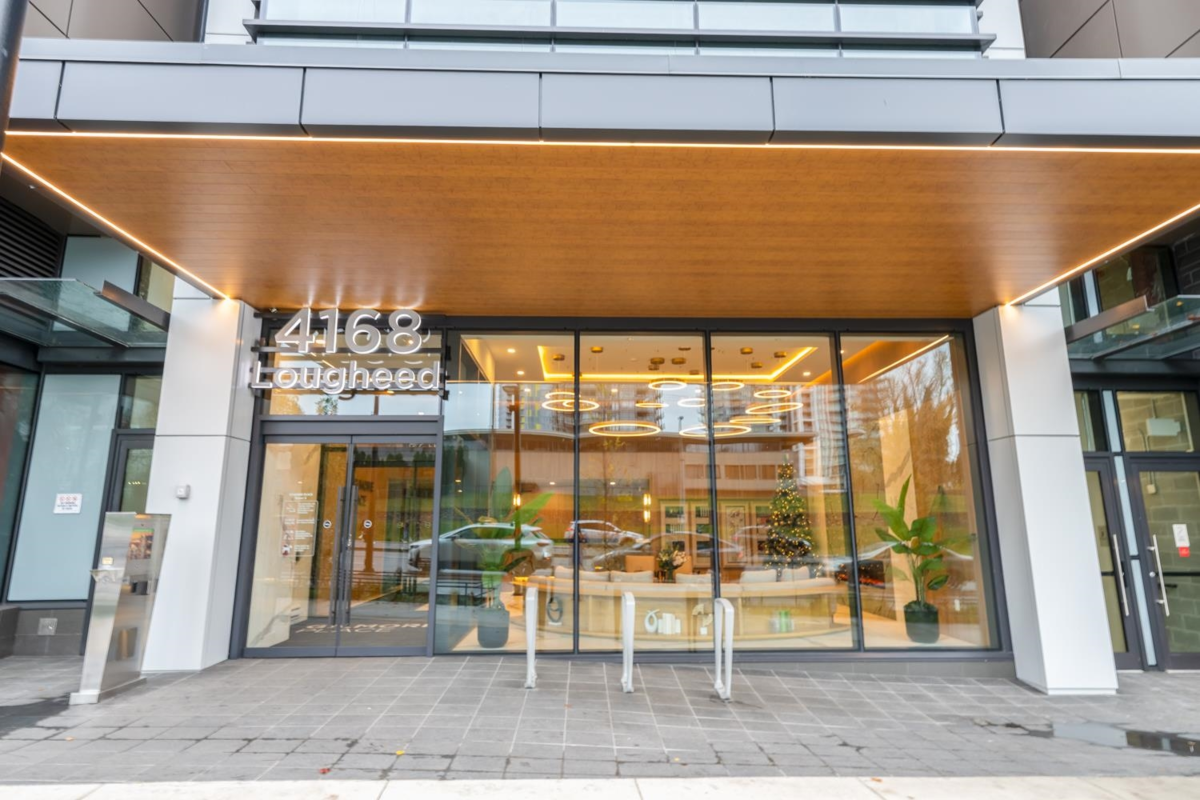 Swimming Pool Photo of 2301 4168 Lougheed Highway, Burnaby, BC