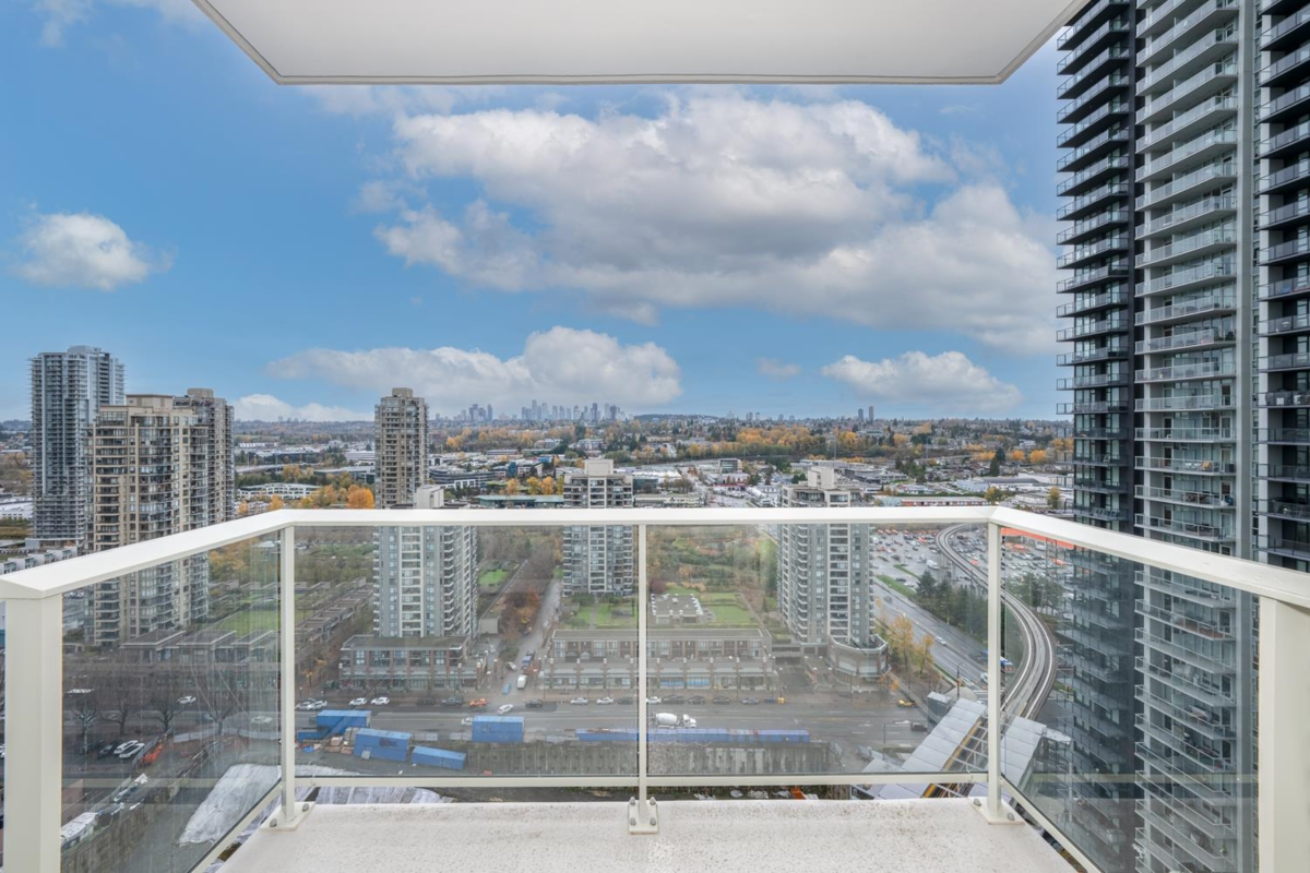 Walk-In Closet Photo of 2301 4168 Lougheed Highway, Burnaby, BC