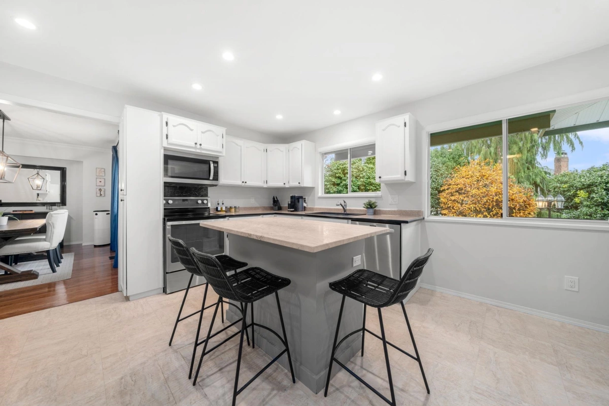 Bedroom 3 Photo of 15560 Vista Drive, White Rock, BC