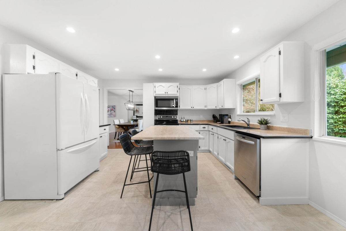 Bedroom 4 Photo of 15560 Vista Drive, White Rock, BC