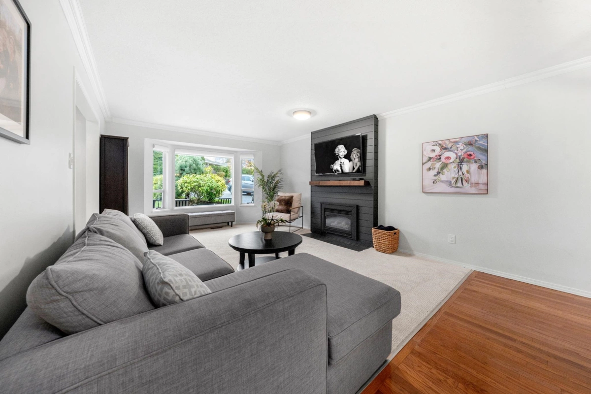 Breakfast Nook Photo of 15560 Vista Drive, White Rock, BC