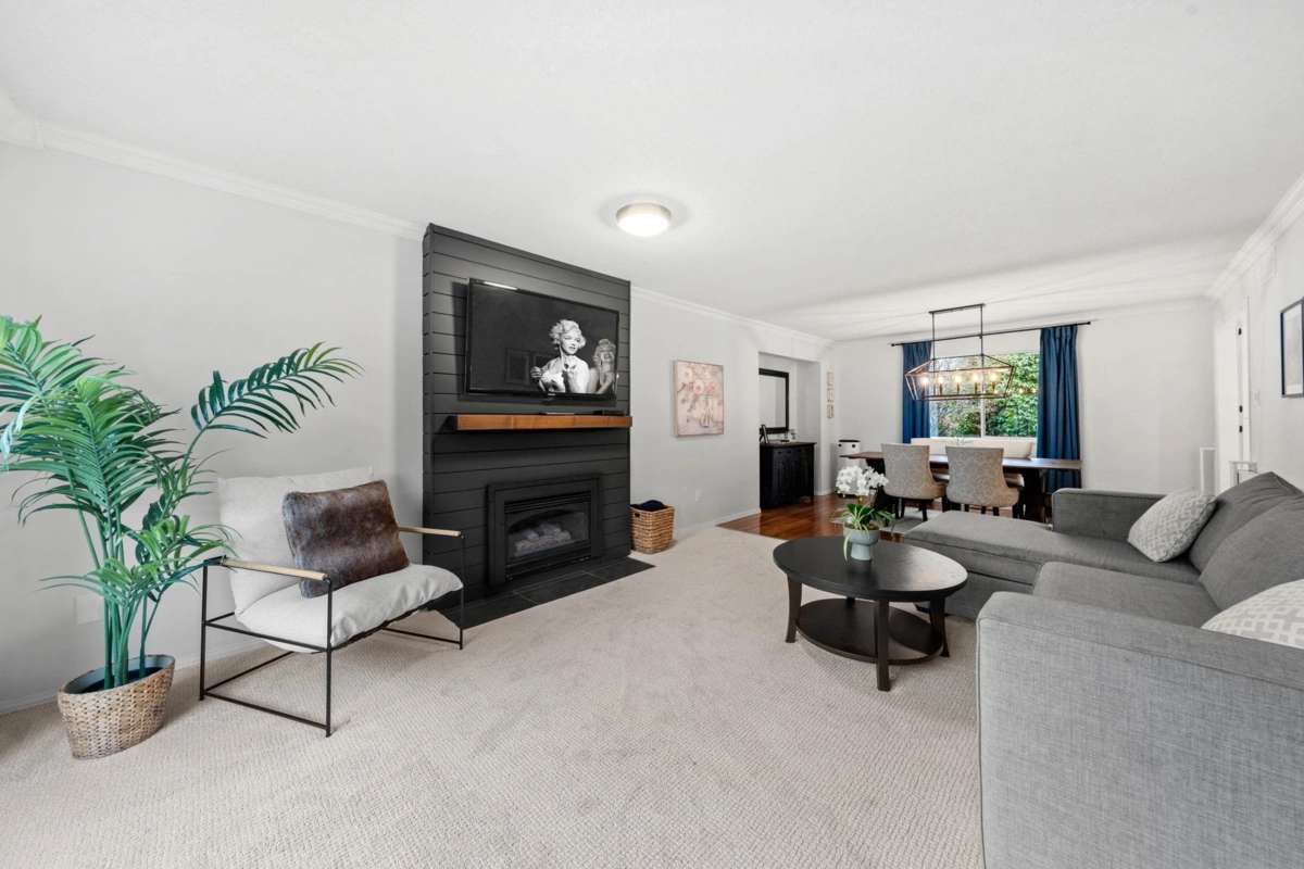 Dining Area Photo of 15560 Vista Drive, White Rock, BC