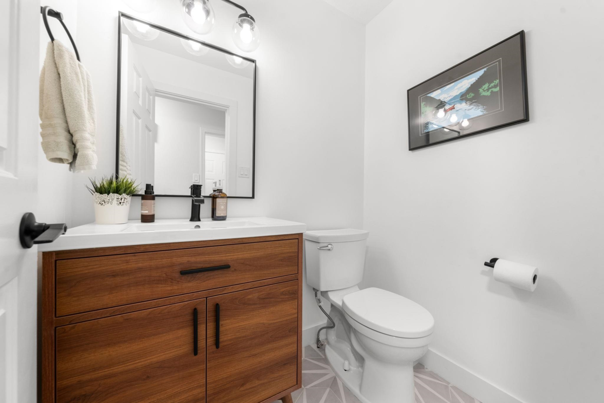 Hallway Photo of 15560 Vista Drive, White Rock, BC