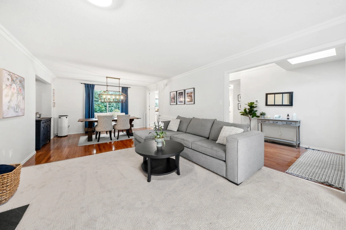 Kitchen Island Photo of 15560 Vista Drive, White Rock, BC