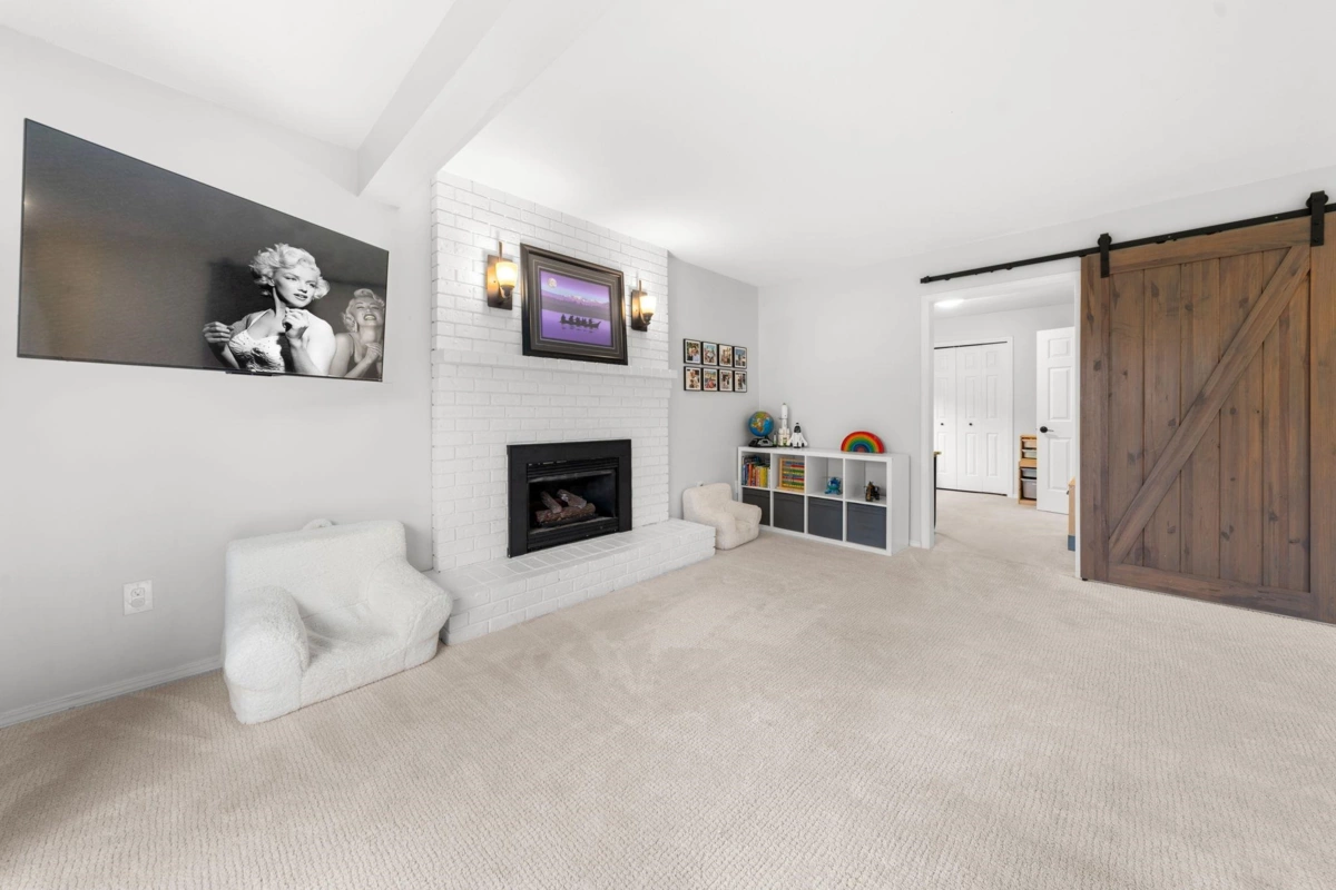 Laundry Room Photo of 15560 Vista Drive, White Rock, BC