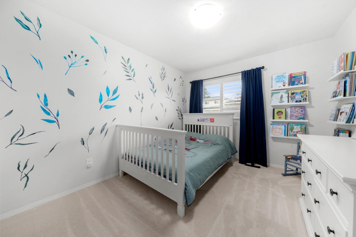 Swimming Pool Photo of 15560 Vista Drive, White Rock, BC