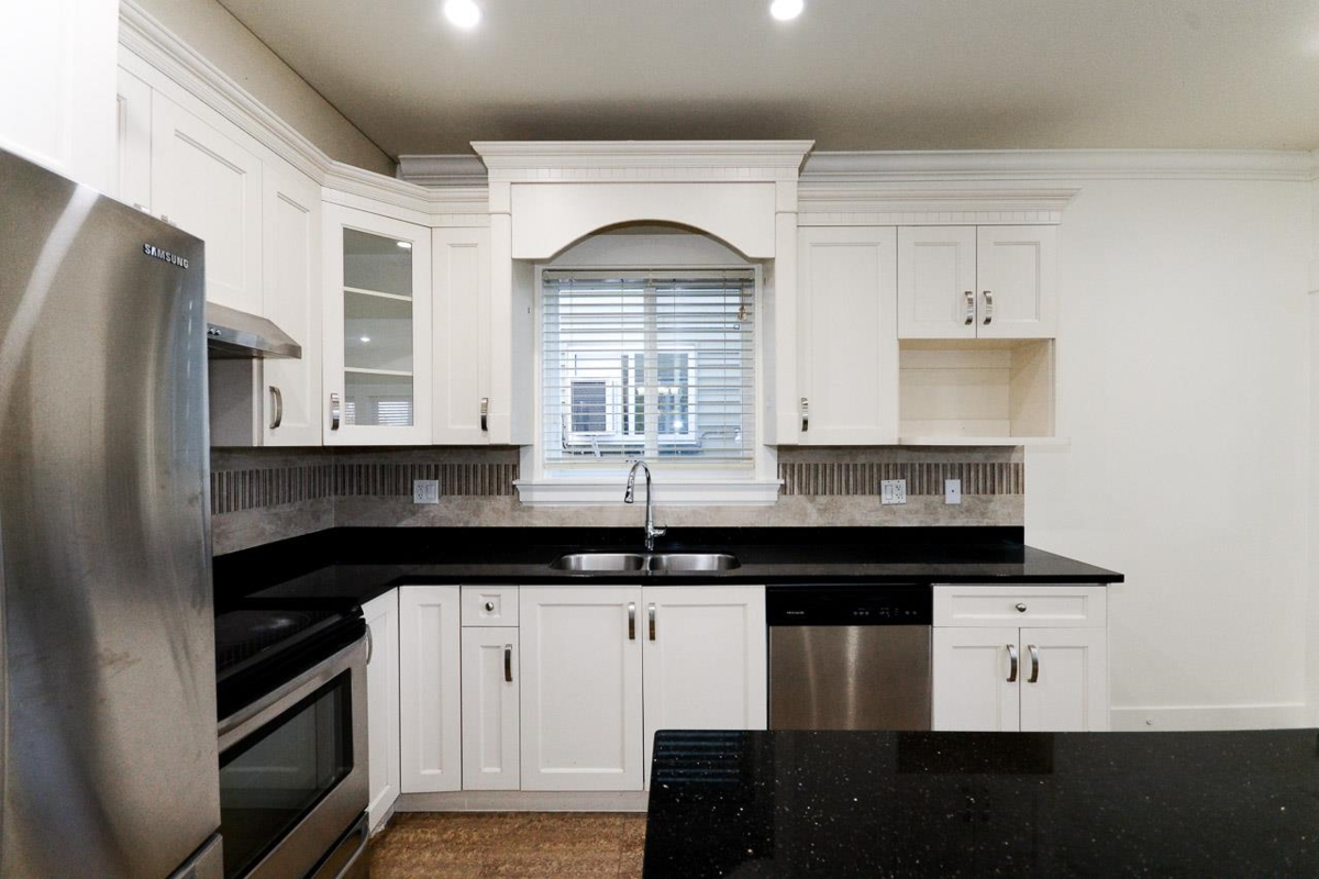 Dining Area Photo of 13111 108 Avenue, Surrey, BC