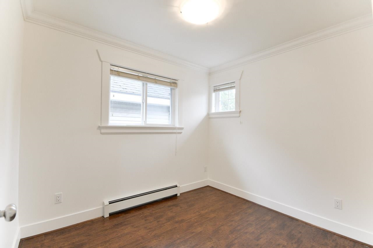 Entry Foyer Photo of 13111 108 Avenue, Surrey, BC