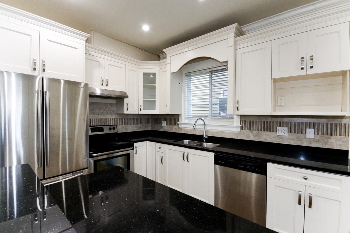 Kitchen Island Photo of 13111 108 Avenue, Surrey, BC