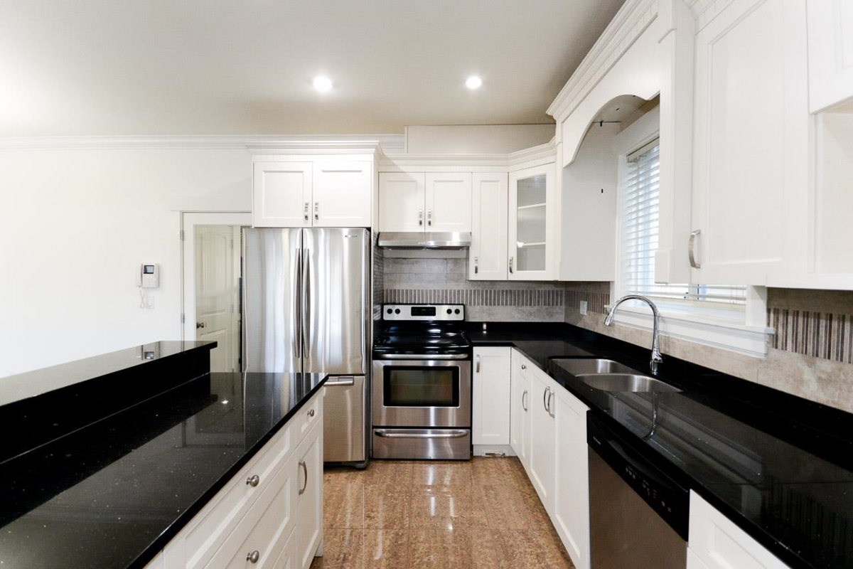 Kitchen Photo of 13111 108 Avenue, Surrey, BC