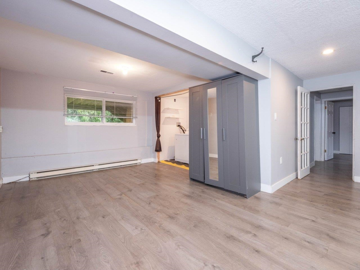 Entry Foyer Photo of 5247 10a Avenue, Delta, BC
