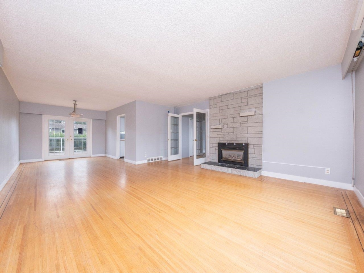 Living Room Photo of 5247 10a Avenue, Delta, BC