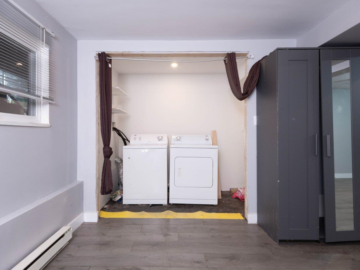 Staircase Photo of 5247 10a Avenue, Delta, BC