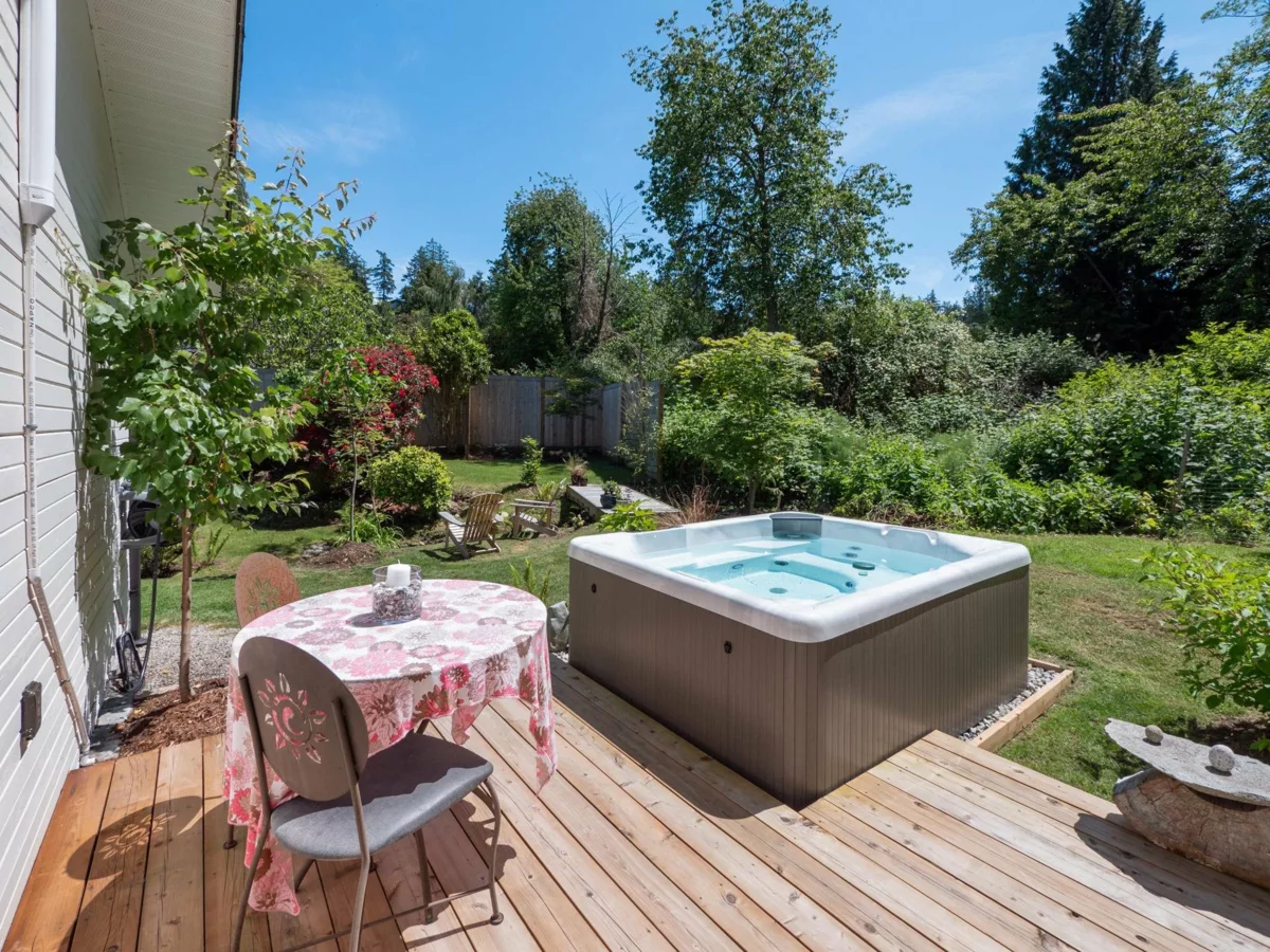 Hallway Photo of 655 Dougall Road, Gibsons, BC