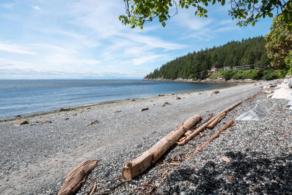 Hot Tub / Spa Photo of 655 Dougall Road, Gibsons, BC