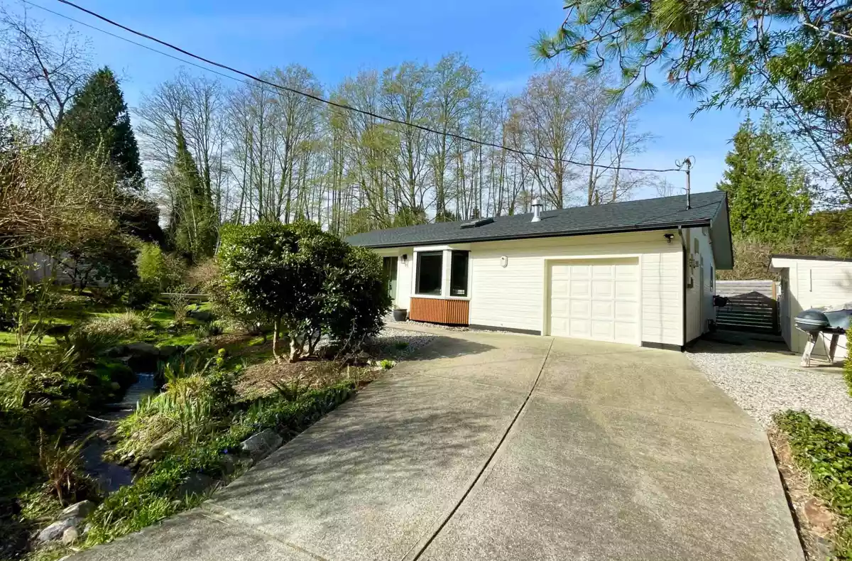 Outdoor Deck Photo of 655 Dougall Road, Gibsons, BC