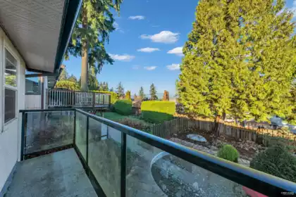 Entry Foyer Photo of 2731 Daybreak Avenue, Coquitlam, BC