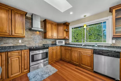 Walk-In Closet Photo of 2731 Daybreak Avenue, Coquitlam, BC