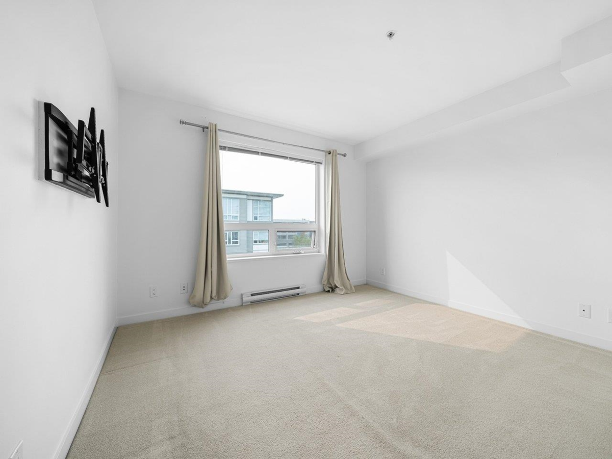 Kitchen Island Photo of 331 12339 Steveston Highway, Richmond, BC